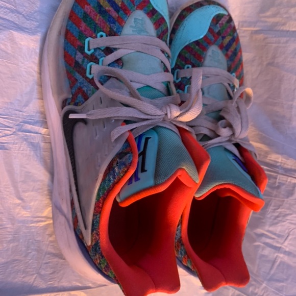 Kyrie 2 lows, size 11.5 Men - Picture 7 of 8